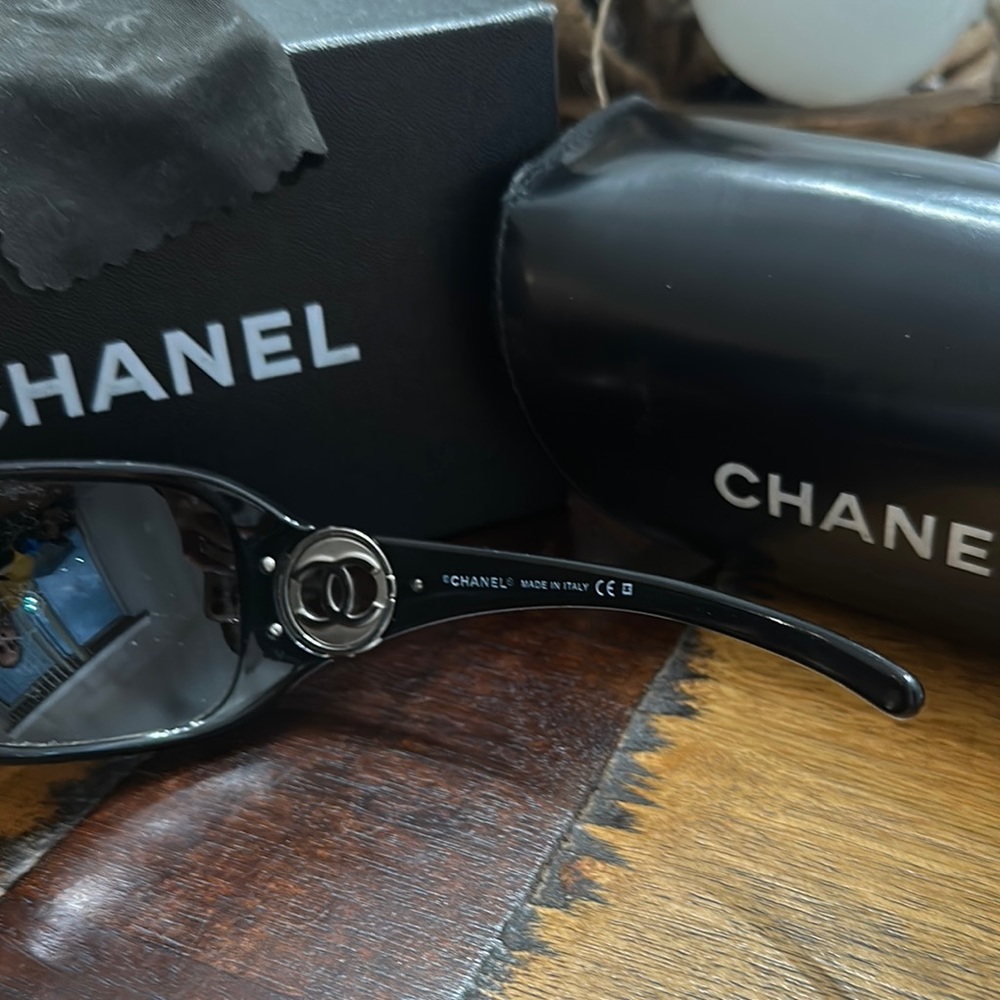 Chanel Black Sunglasses - Picture 3 of 7